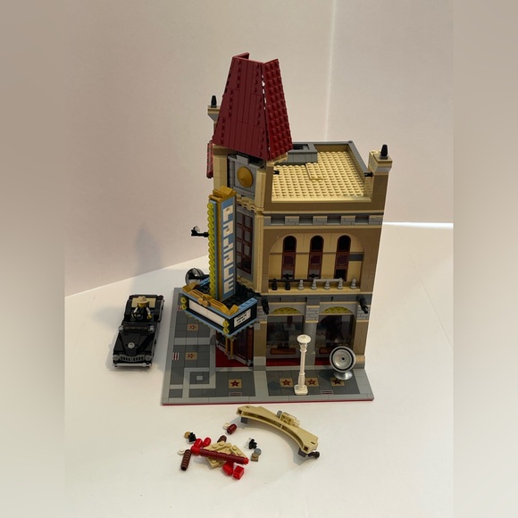 LEGO Creator Palace Cinema (10232) Modular Set with Black Limo *RETIRED* - Picture 5 of 16